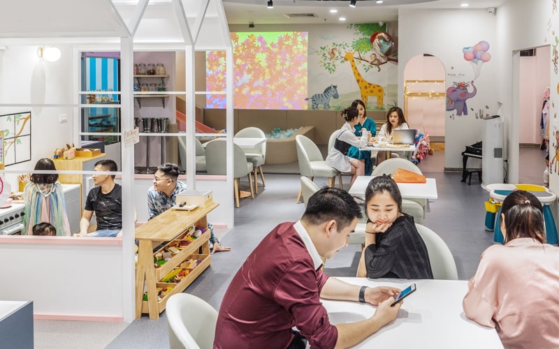 Vì Sao Bố Mẹ Nên Chọn Cafe Có Khu Vui Chơi Cho Bé?